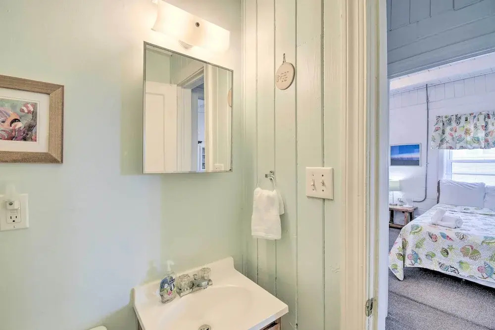 Steps to Ocean: Breezy Myrtle Beach Bungalow!