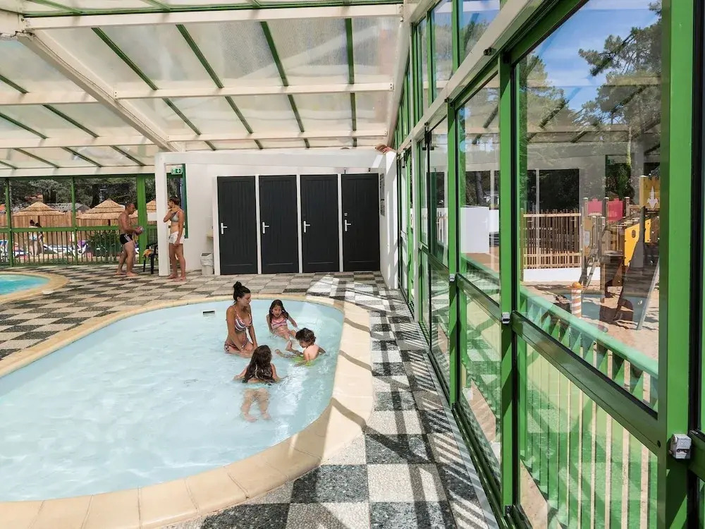 Comfortable mobile home with porch, located near the beach