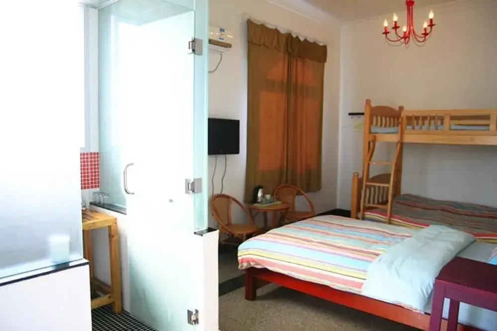 Ximen Tahiti Hostel