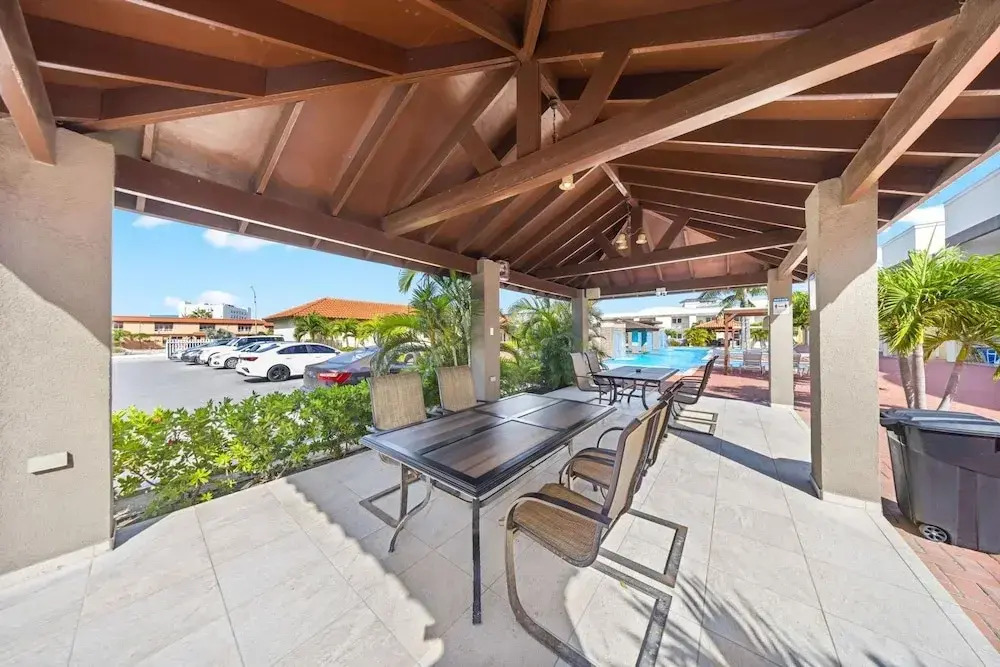 Cozy Bliss Condo w Pool Steps From Eagle Beach
