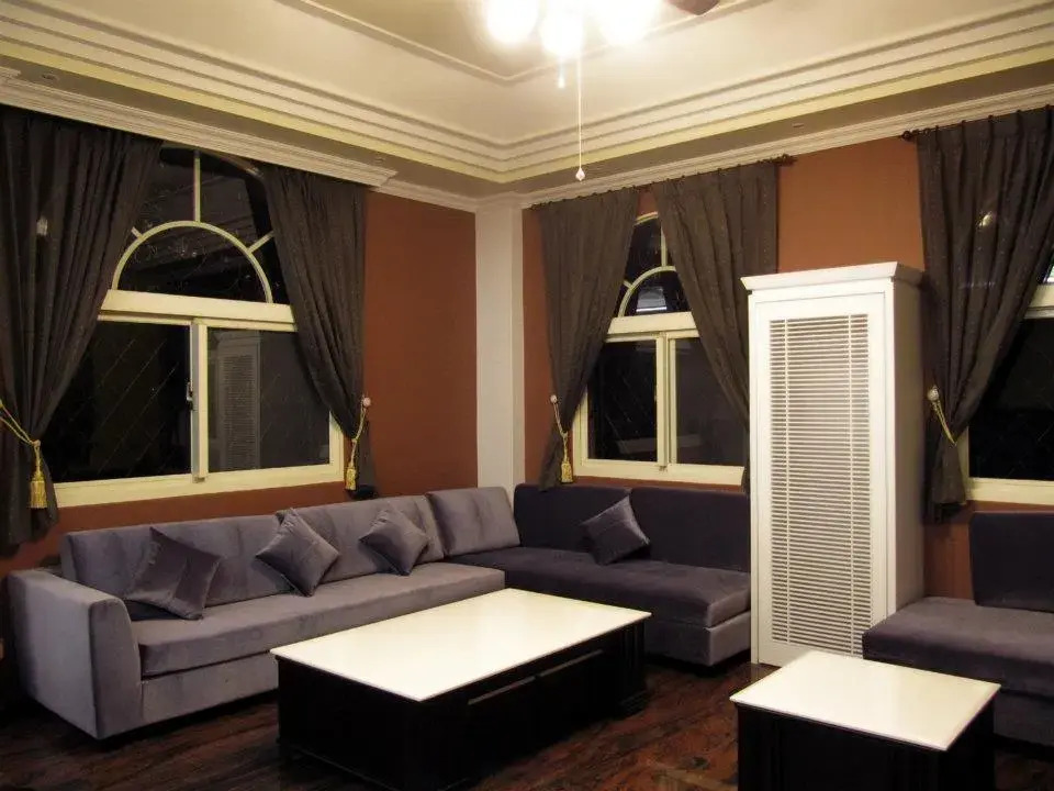 Bajia Knight Manor