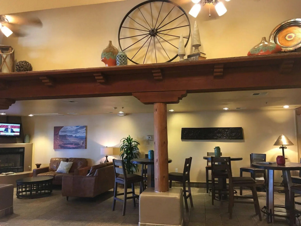 Red Lion Inn & Suites Goodyear Newly Renovated