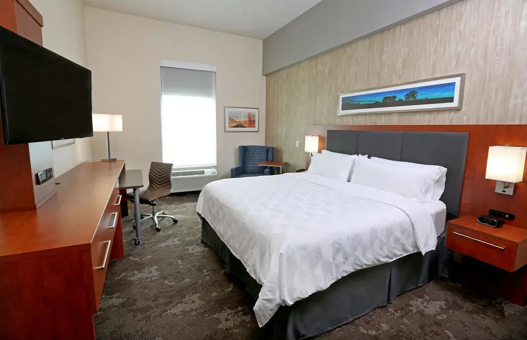 Holiday Inn & Suites Sioux Falls - Airport by IHG