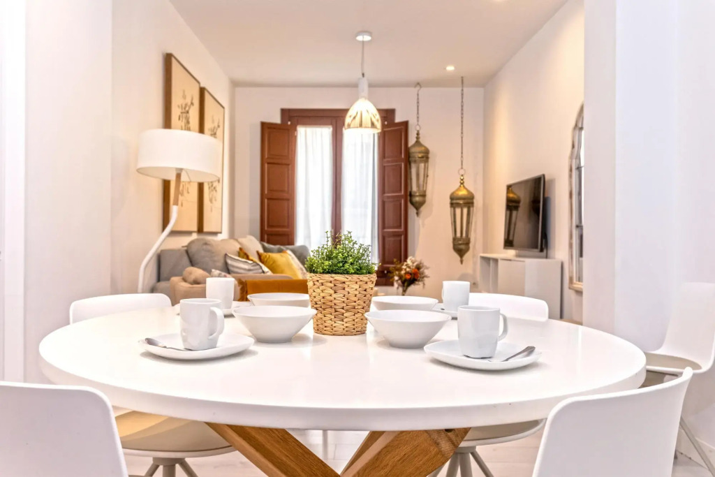 Pretty Two-bedroom Apartment Near the Cathedral Zacatin 203