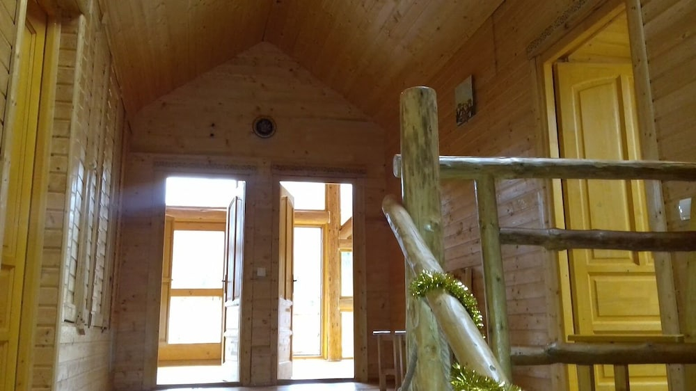 Chalet Rosehip Flowers 4-6 Traveling