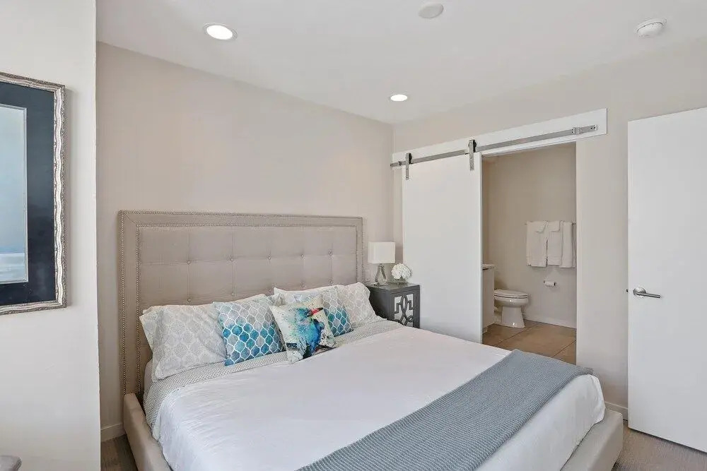 New Townhome With Stunning City and Mountain Views