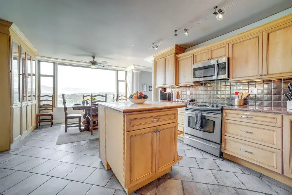 Dtwn Reno Retreat! Panoramic Views, 2 Living Areas