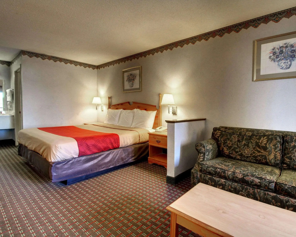 Econo Lodge Clinton - Jackson West