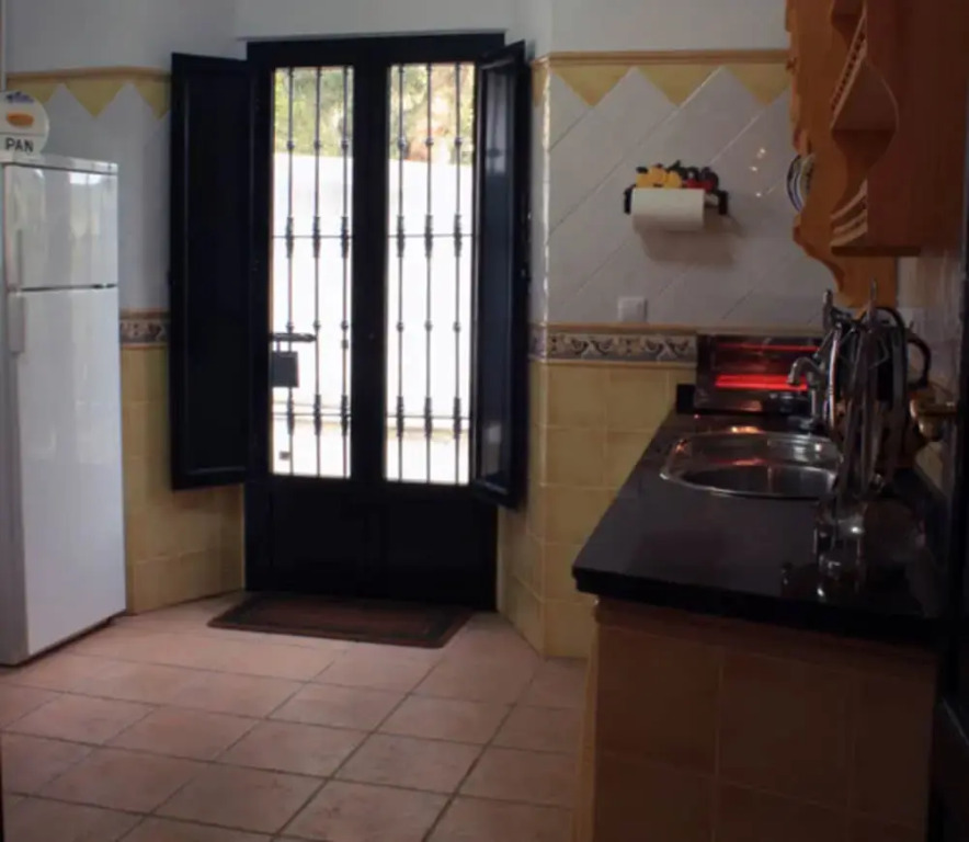 Ermita House 102404 by MO Rentals