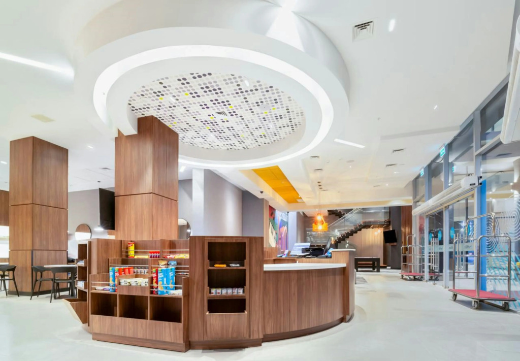 Tru By Hilton Chillan Ferrat