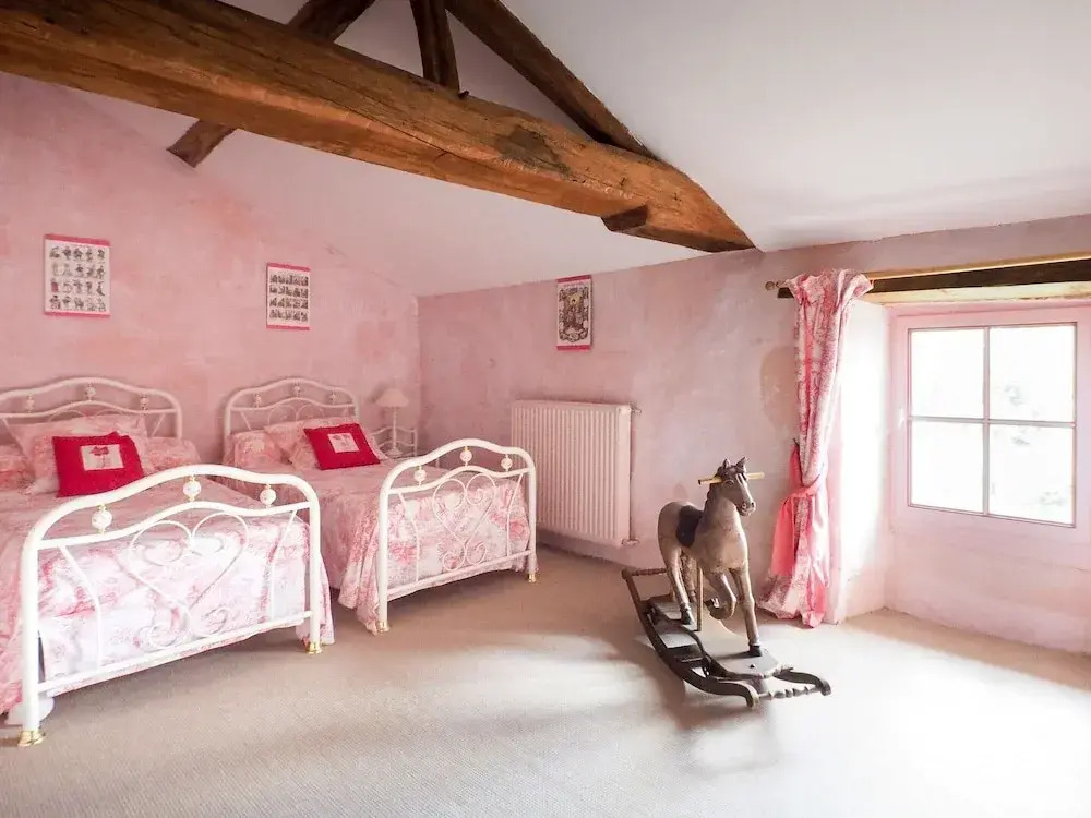 Holiday Home in Saint-Laurent-de-la-Salle with Pool