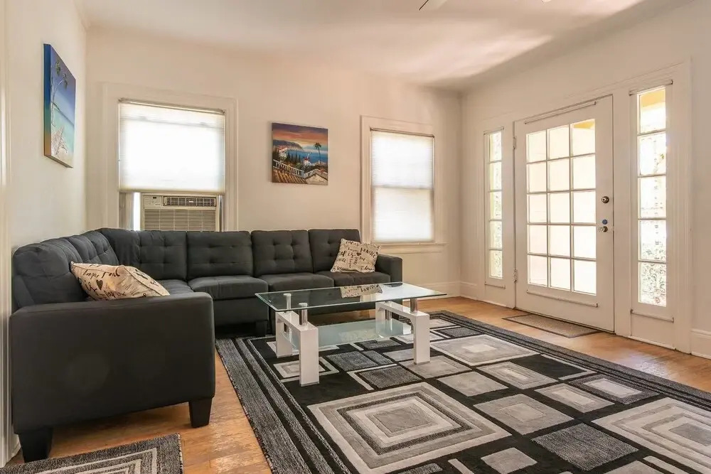 Charming 2bed House in Koreatown