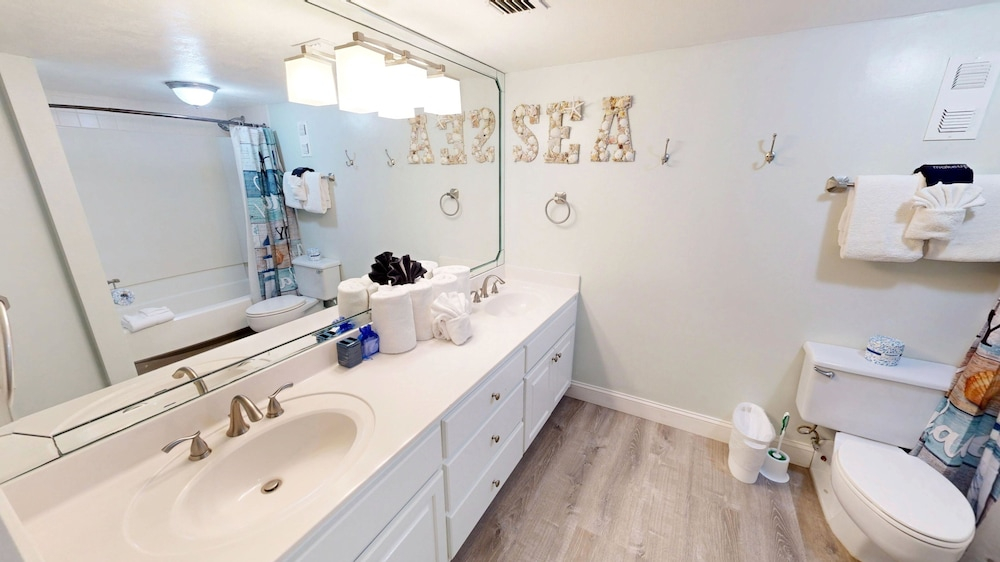 Shoreline Towers 2082 2 Bedroom Condo