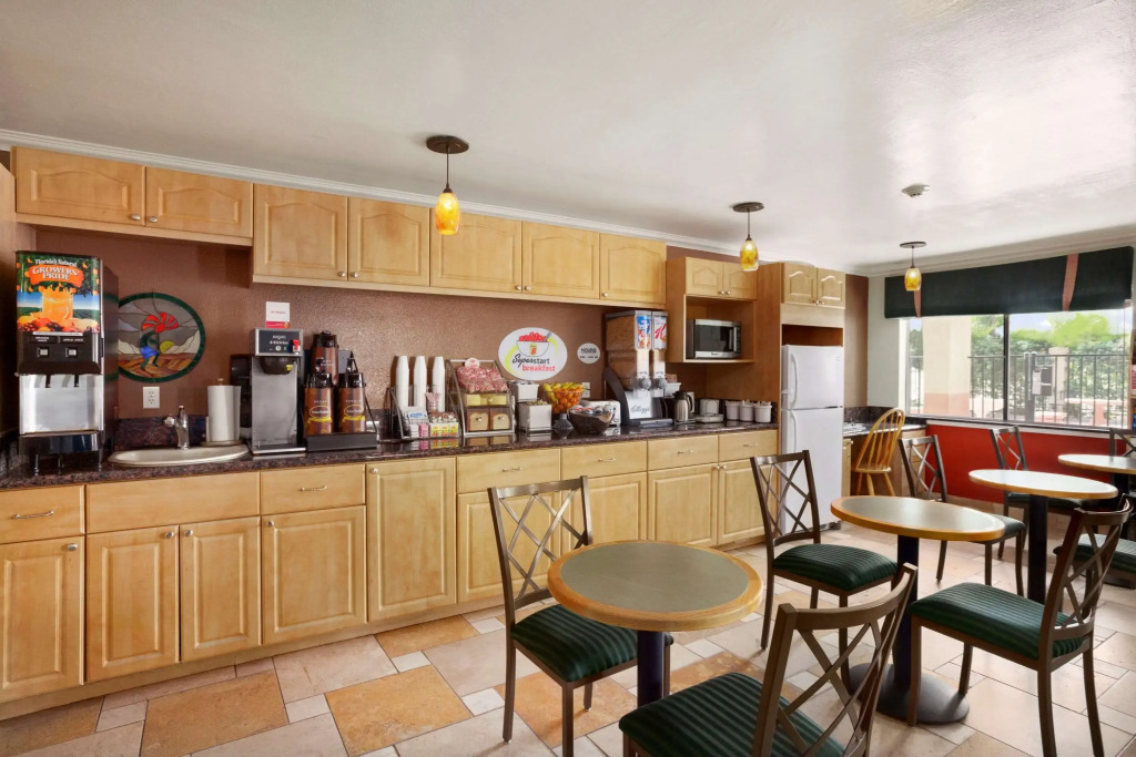 Super 8 by Wyndham Indio