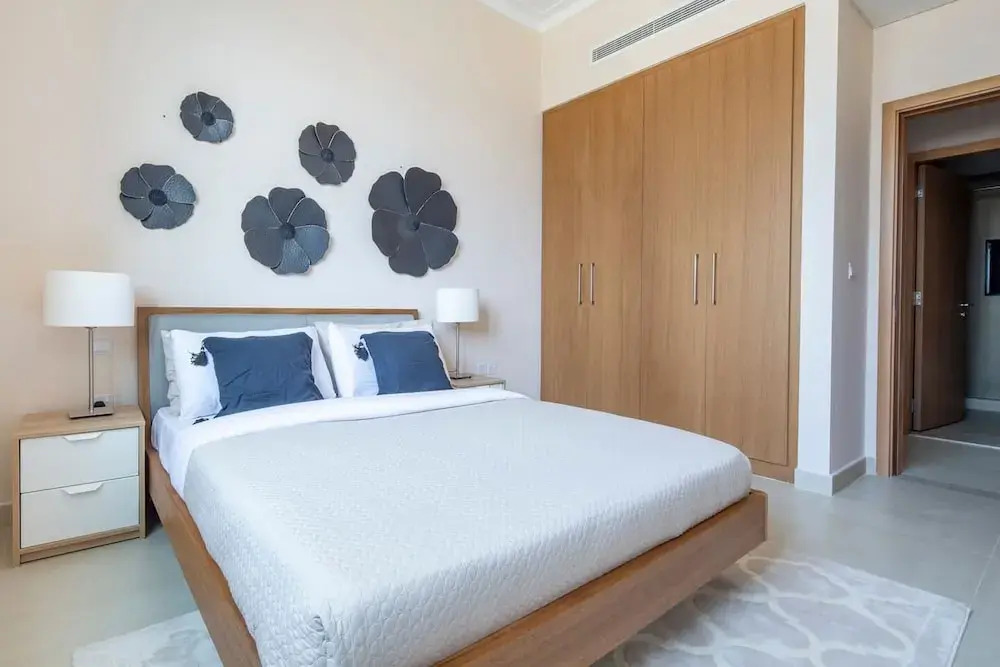 Modern 2BR w/ Tranquil Ambience in Emirates Hills!