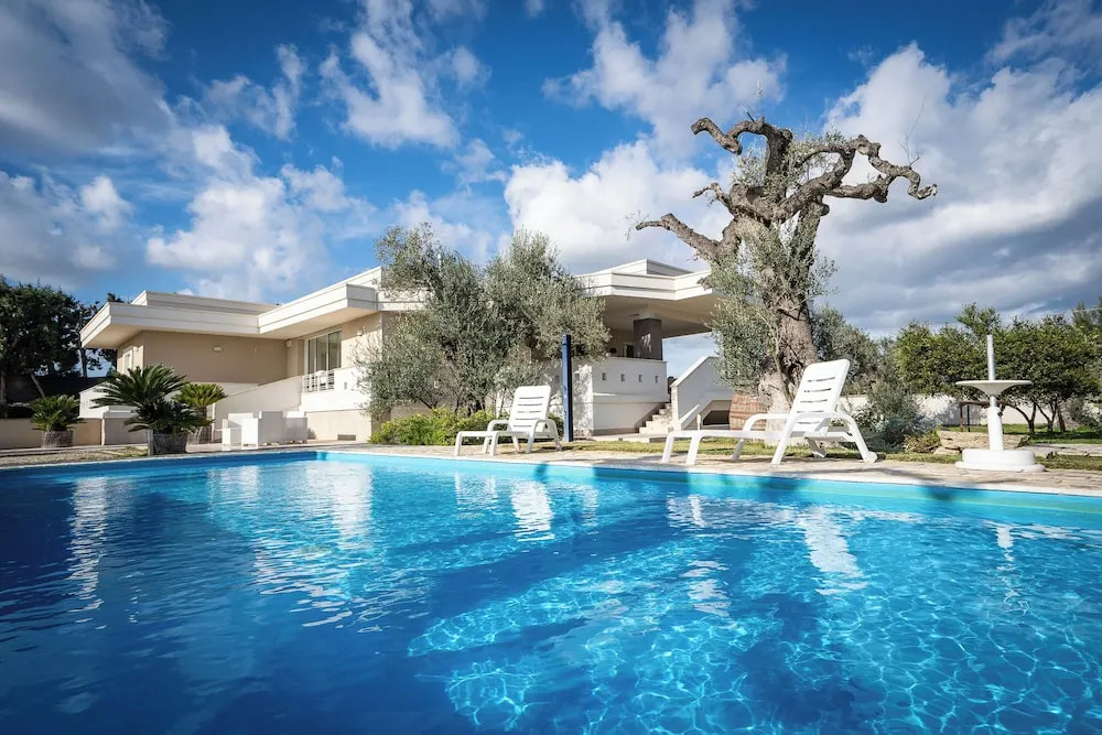 Villa Torricella Pool and Sunny Garden - Happy Rentals