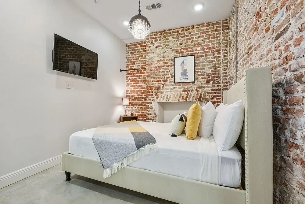 N Rampart Apartments - Lux 3BD 2BA French Quarter w Courtyard
