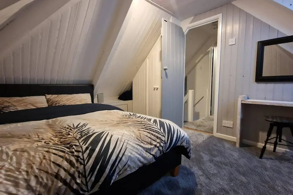 2 Bed Annex Sleeps 6, 7 Min Drive From the Beach!