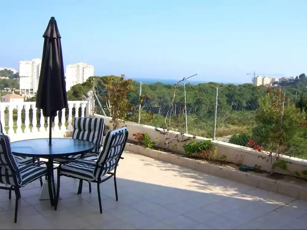 House With 4 Bedrooms in Orihuela, With Pool Access and Enclosed Garde