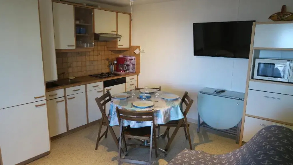 Appartement familial 6 couchages proche centre et plages