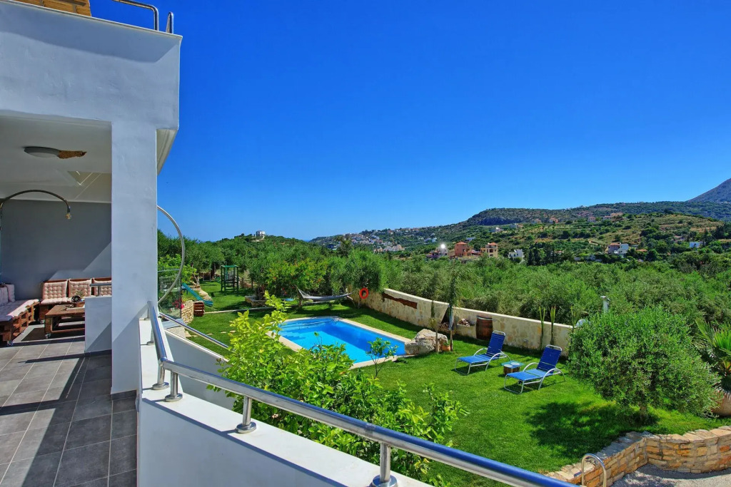 Villa Amfithea in Plaka BY APOKORONAS-VILLAS