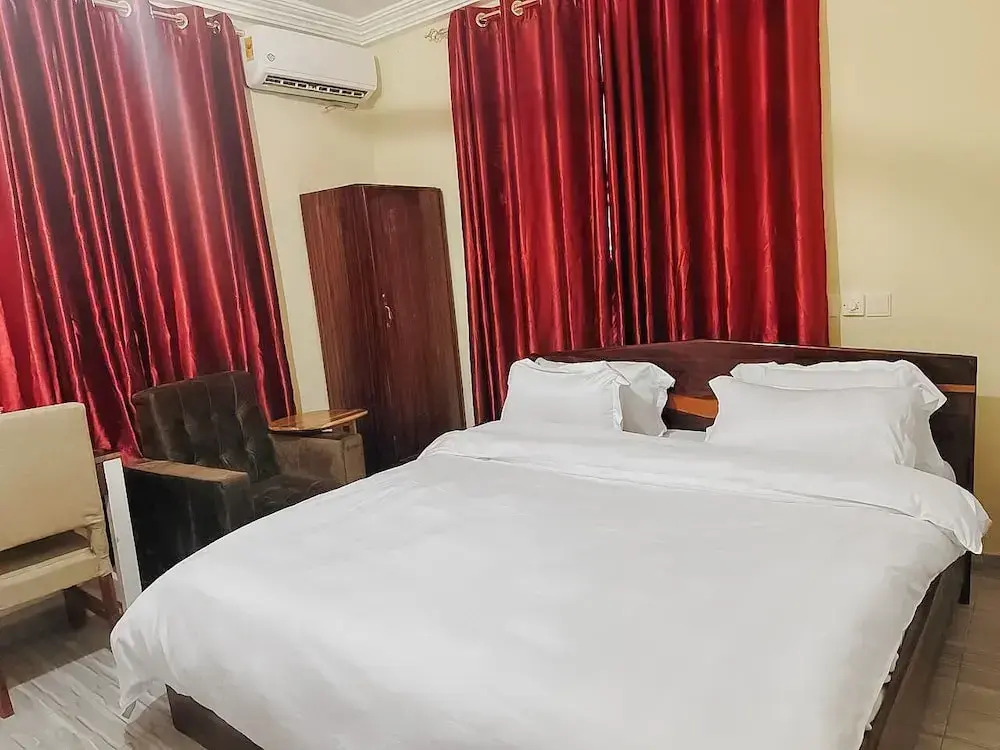 Senalli Hotel