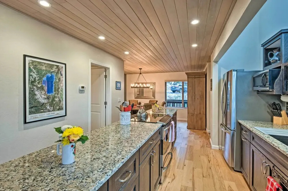 2 Mi to Heavenly Mountain: Tahoe Retreat w/ Views