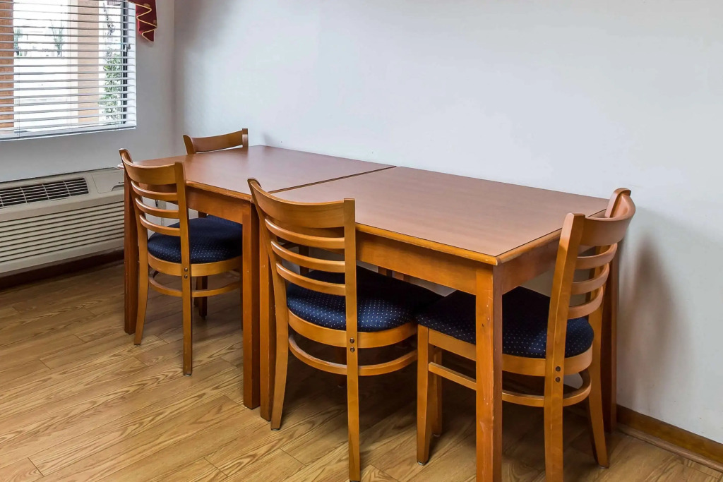 Econolodge inn & suites
