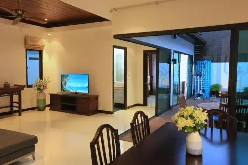 Naiharn Beach Villa