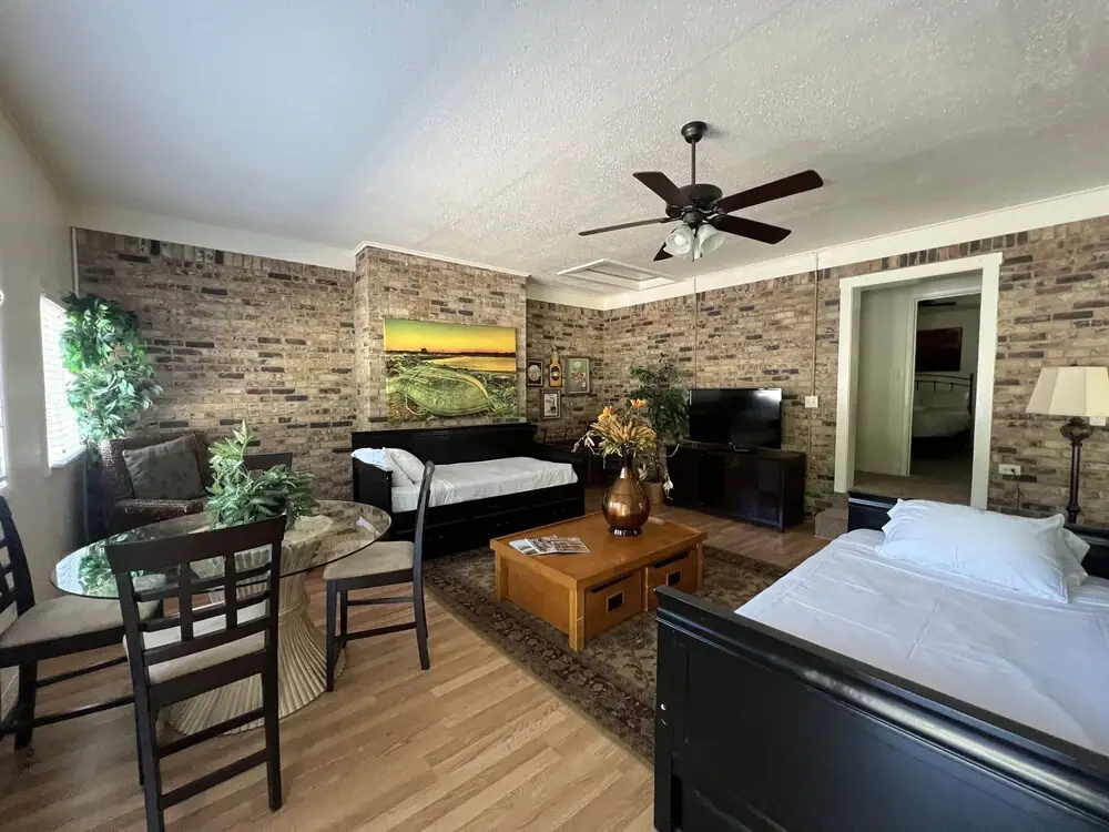 Two bedroom House with fenced in yard, covered patio area, located at the Joplin Inn at the entrance to Mountain Harbor, just 1 1/2 miles from Lake Ouachita. by RedAwning