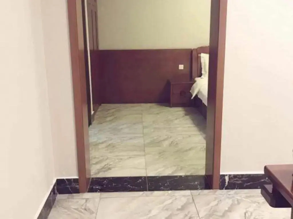 7Days Inn Chain Hotel (Tianjin Jiaotong Institute Caozhuang Subway Station)