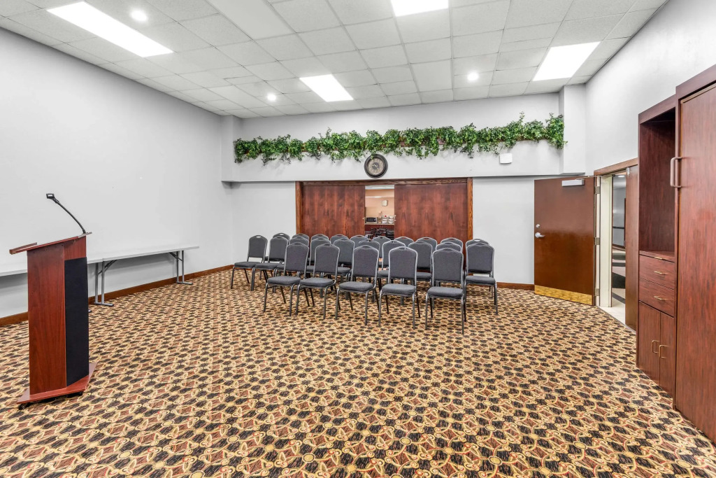 Clarion Inn & Suites Indianapolis Northwest