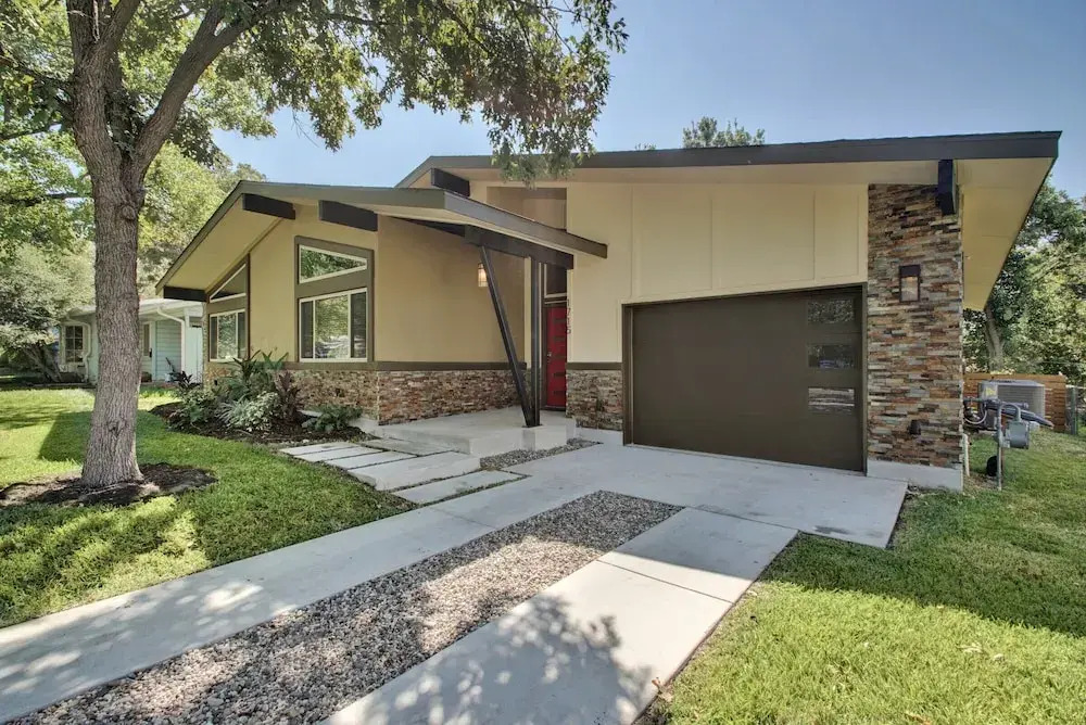 3BR Tree Shaded Home in Austin by RedAwning