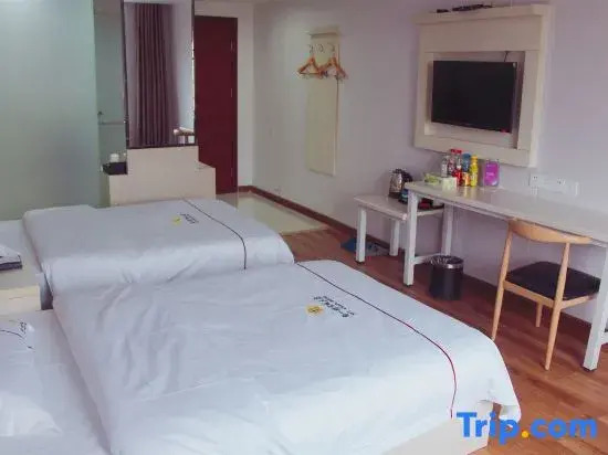 Yading Hotel (Yicheng Xiangsha Avenue)