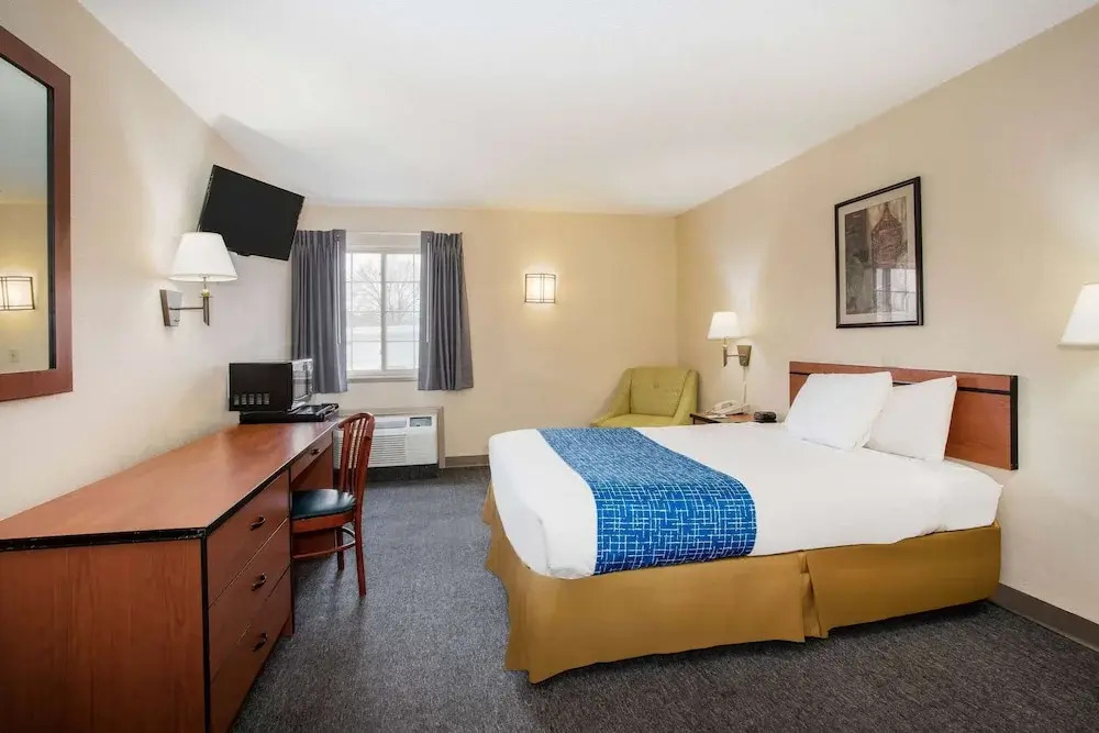 Airport Value Inn and Suites