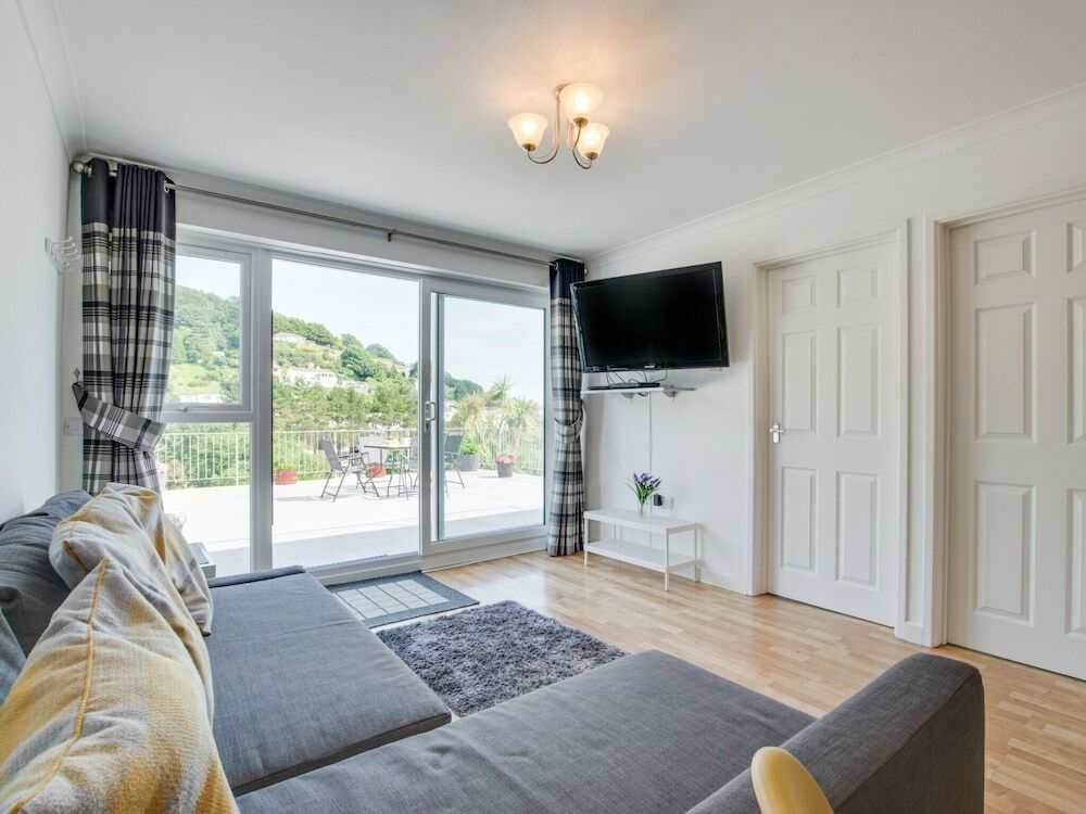 Stylish Villa in Millendreath near Sea