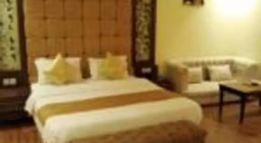 Grand Plaza Hotel Suites