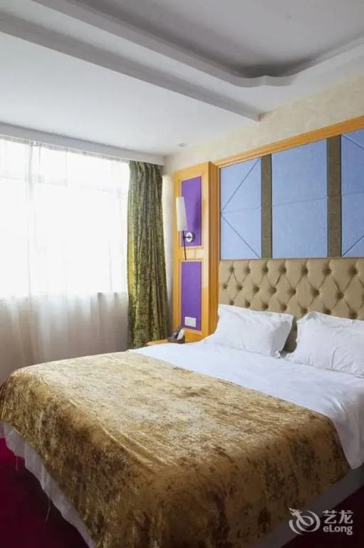 Roman Holiday Hotel (Wuhan Xibei Lake)