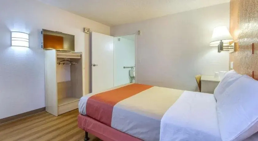 Motel 6 Phoenix - Northern Avenue