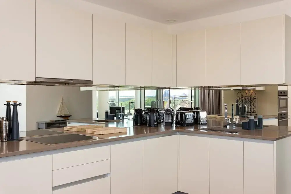 Modern 2 Bedroom Flat With Stunning Views