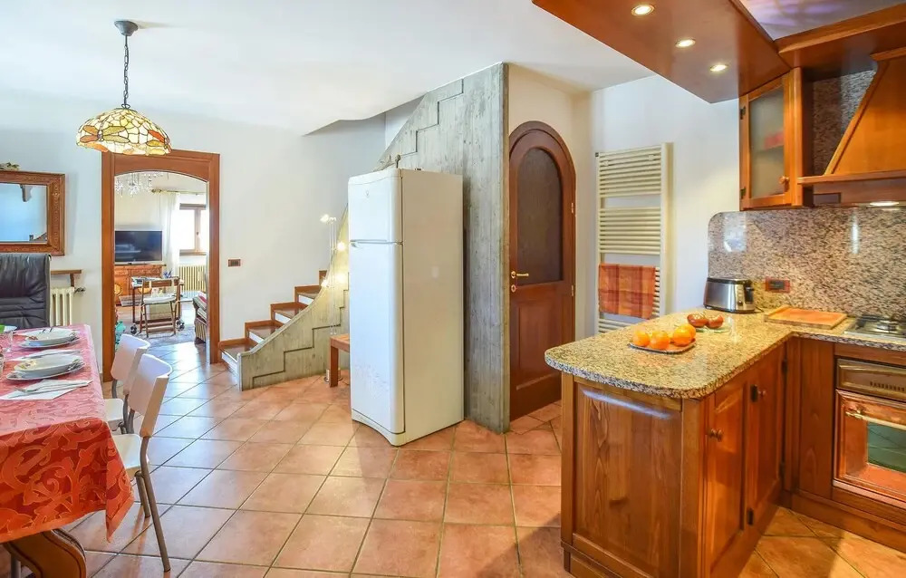 2 Bedroom Stunning Home In Luino
