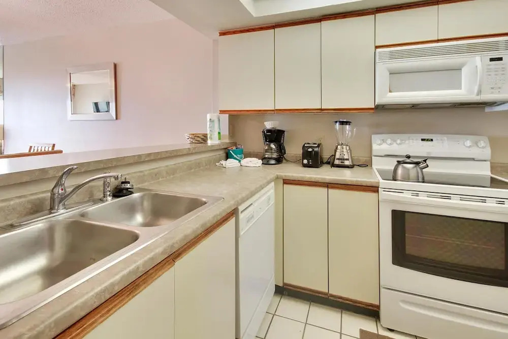 Land's End 302 Building 11 Beachfront With Private Balcony!