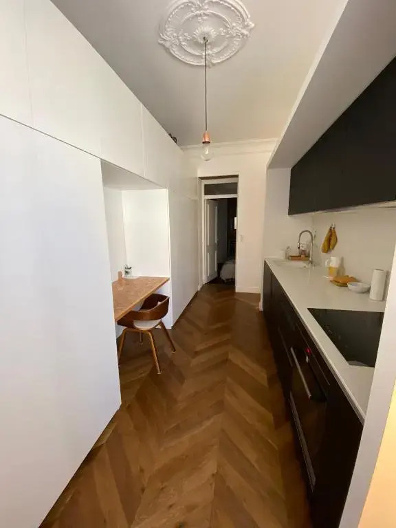 Appartement de maître T3 80m2 en plein centre.