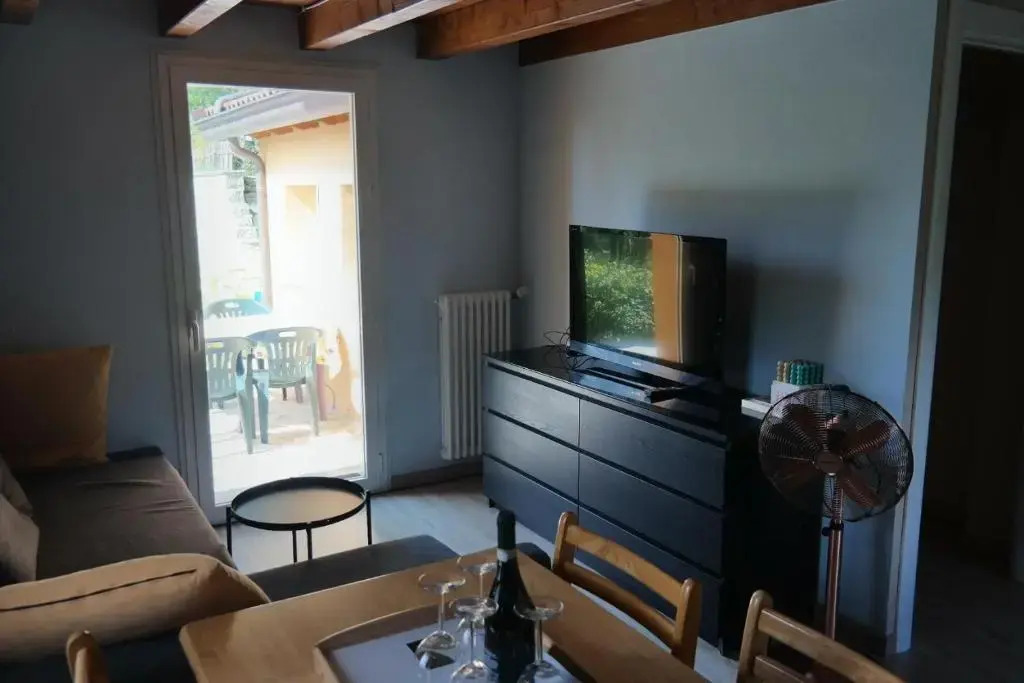 2 Bed Flat - Pets - Pool - Garden - Parking