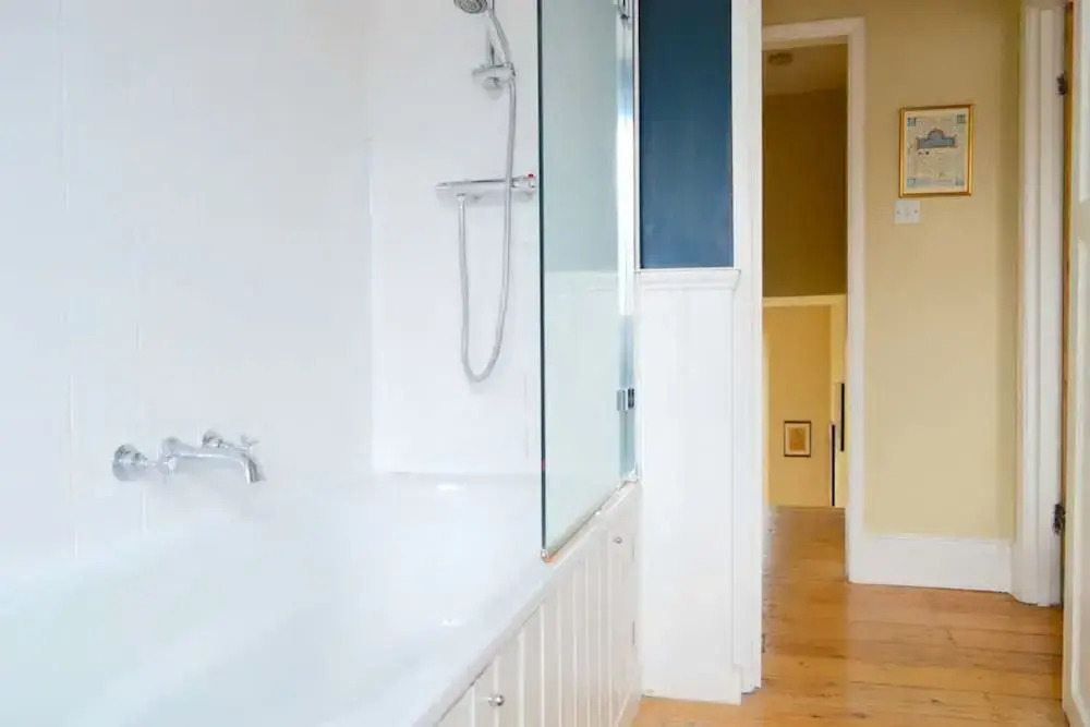2 Bedroom Apartment With Roof Terrace in Camden