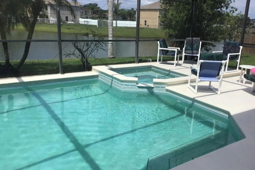 5 bed Private Lakeside Villa and South Facing Pool