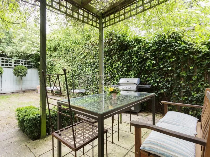 Veeve  5 Bed Home On Ruskin Avenue Kew