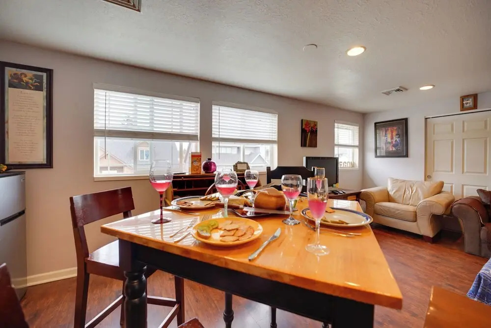 4 Mi to UO! Convenient Springfield Apt w/ Deck