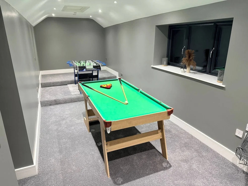 Luxury Home 5 Bedroom 3 Bathroom Games Room Parking
