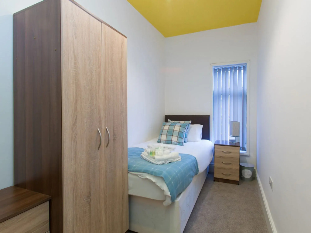 Town House @ Minshull New Road